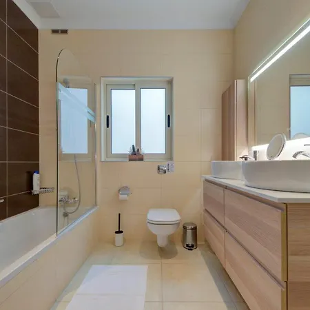 Serene 3 Bedroom With Communal Pool In Калкара