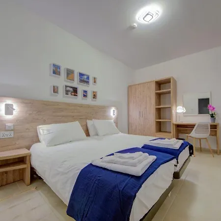 Serene 3 Bedroom With Communal Pool In *
