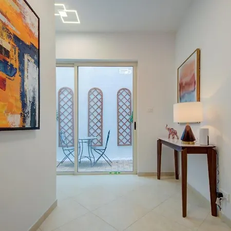 Serene 3 Bedroom With Communal Pool In *