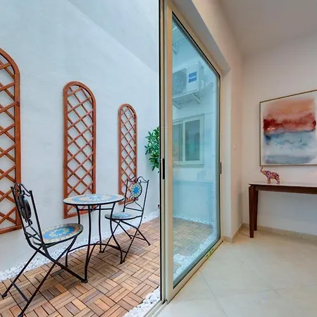 Serene 3 Bedroom With Communal Pool In * Калкара