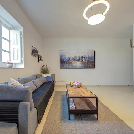 Serene 3 Bedroom With Communal Pool In Калкара
