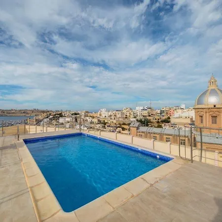 Апартаменты Serene 3 Bedroom With Communal Pool In